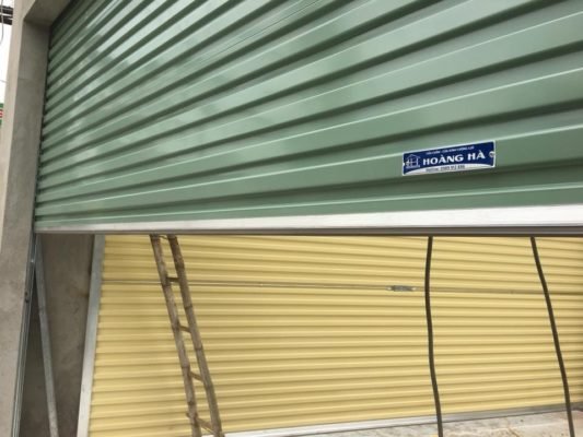 cửa tấm liền êm nhẹ